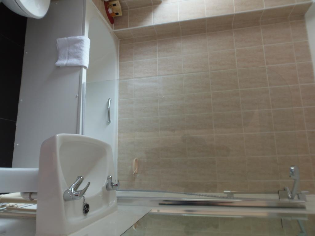 Lakeside Continental Hotel キャンバリー エクステリア 写真