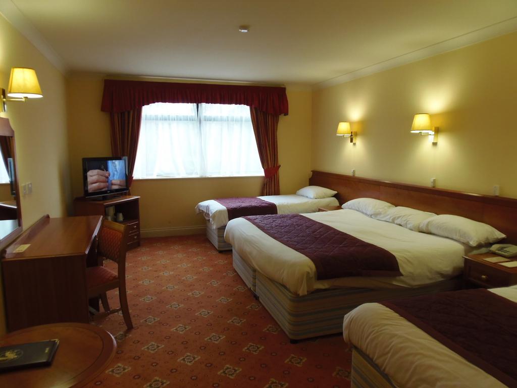 Lakeside Continental Hotel キャンバリー エクステリア 写真